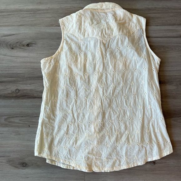 Wrangler L Yellow Floral Eyelet Sleeveless Button Up - Picture 6 of 6